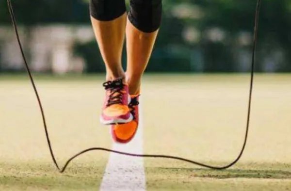 男孩跳绳1秒超7次成世界冠军！这背后究竟要付出什么样的代价？