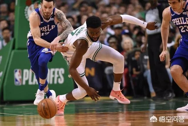 绿军落后22分，球迷们全场站起来为球队打气，怎么评价波士顿球迷？