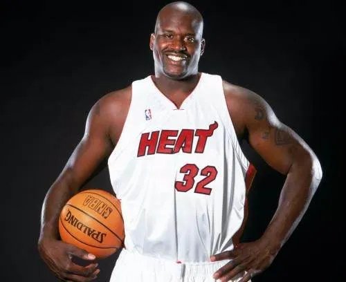 奥尼尔的球衣退役了么?