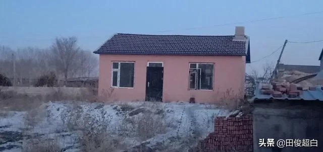 为什么农村的自建房会出现墙面裂缝、开裂、返潮的质量问题？问题出在哪？该怎么解决？