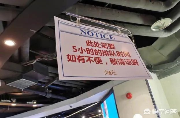 歌手薛之谦服装店开业，一小时店铺被粉丝买空，明星赚钱为什么这么容易？