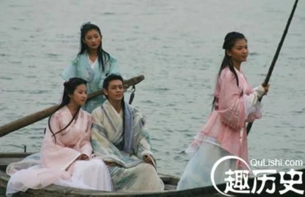 天龙八部阿碧的结局怎么样？阿碧陪着慕容复吗