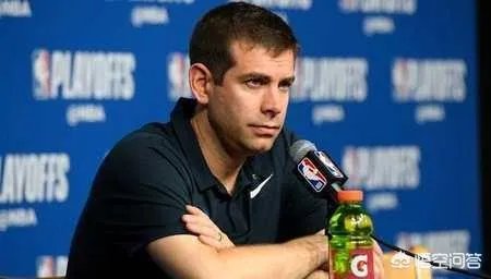 绿军落后22分，球迷们全场站起来为球队打气，怎么评价波士顿球迷？