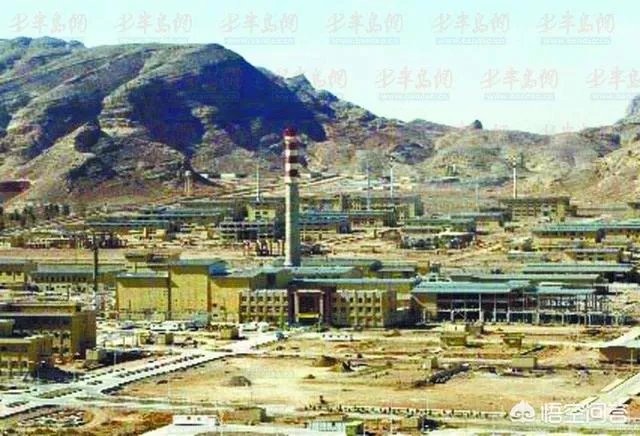 美研制巨型钻地弹能钻多深