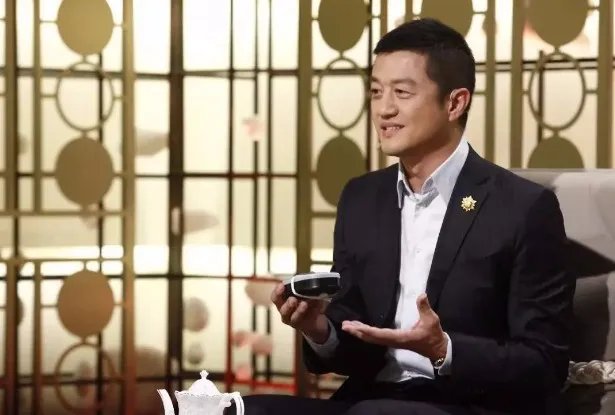 李嫣为李亚鹏庆生，李亚鹏生日当天还有谁一起为李亚鹏庆生了？