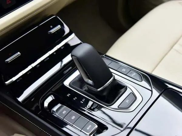 银标五菱来了：五菱凯捷正式上市，10万入手贵不贵？