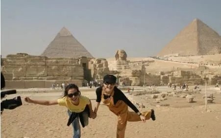 赵薇许晴被流出埃及旧照，她们是什么关系呢？