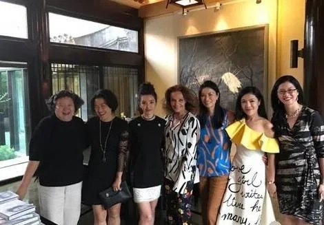 陈凯歌前妻农村豪宅意外曝光，娱乐圈大佬的前妻究竟有多壕？