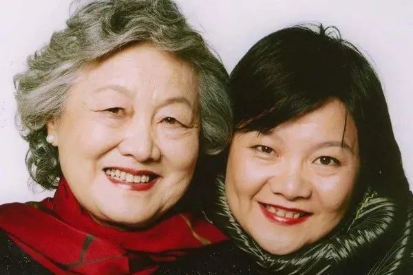 陈凯歌前妻农村豪宅意外曝光，娱乐圈大佬的前妻究竟有多壕？