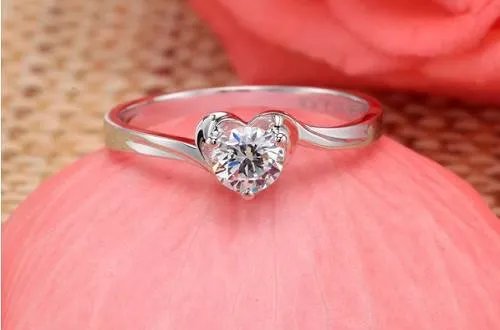 钻戒网推荐 让人放心的钻戒网购网站盘点