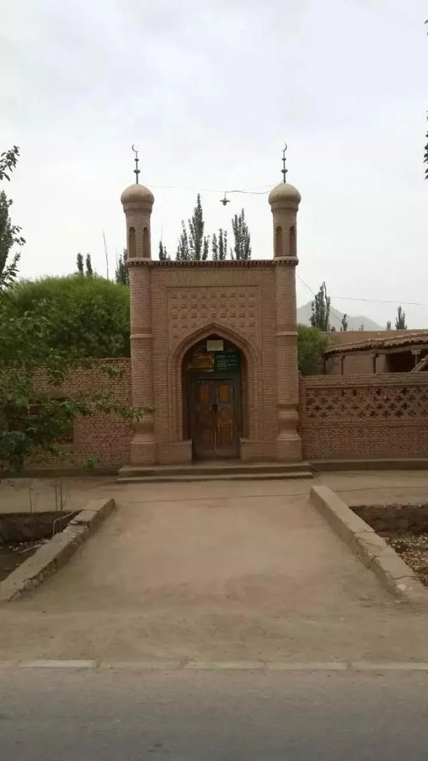 明天就到新疆石河子了，石河子有什么美食和旅游景点推荐？