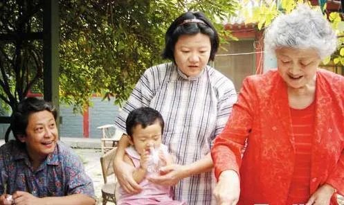 陈凯歌前妻农村豪宅意外曝光，娱乐圈大佬的前妻究竟有多壕？