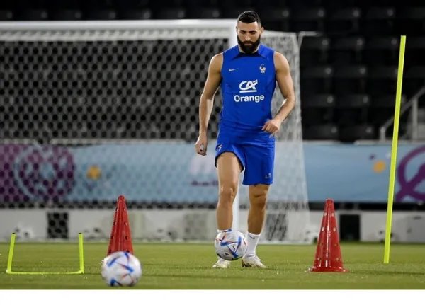 为什么本泽马进不了法国国家队？