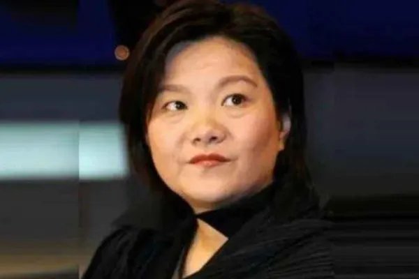 陈凯歌前妻农村豪宅意外曝光，娱乐圈大佬的前妻究竟有多壕？