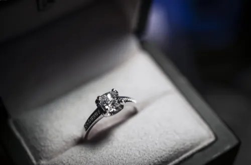 dr钻戒是求婚戒指还是结婚戒指 dr钻戒最便宜的一款多少钱