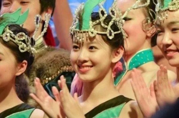 刘强东当初是怎么看上还是学生的奶茶妹妹的？