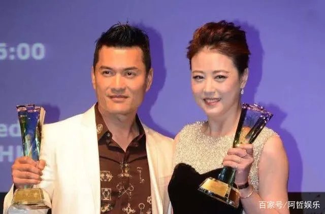 头婚娶周海媚，二婚与邝美云闪婚闪离，吕良伟现在怎么样了？