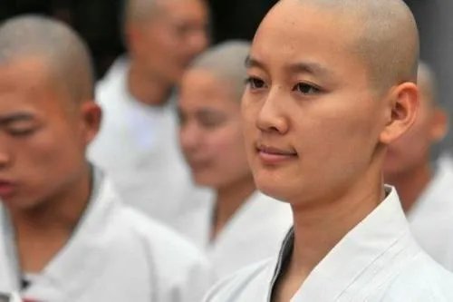 歌手李娜的近况如何？