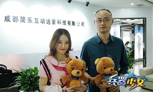 《兵器少女》真人现身 超女黄妙琦探营简乐互动