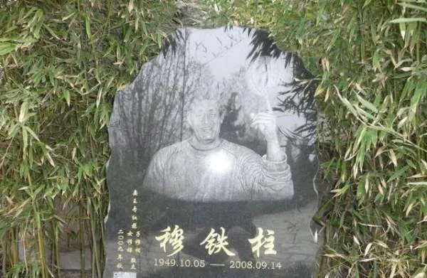 男篮巨人去世十年后，妻子气色变好，儿子1米8不搞体育，他是谁呢？