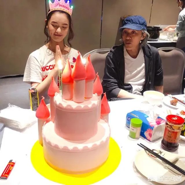 “星爷”陪“林允”庆生，是在“美人鱼2”剧组吗？