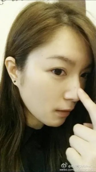 苟芸慧微博暗示似有新欢 疑恋76岁富豪