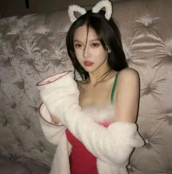 王思聪新女友身份确认21岁的英国名校大学生，这次终于门当户对了吗？