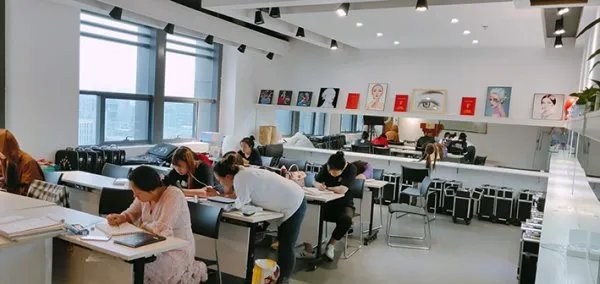 学化妆培训一般多少钱？