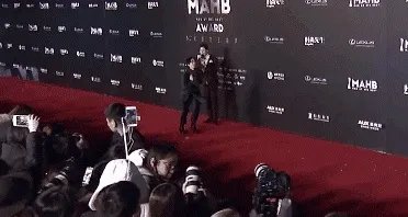 有哪些明星在走红毯时的尴尬事令你捧腹大笑？