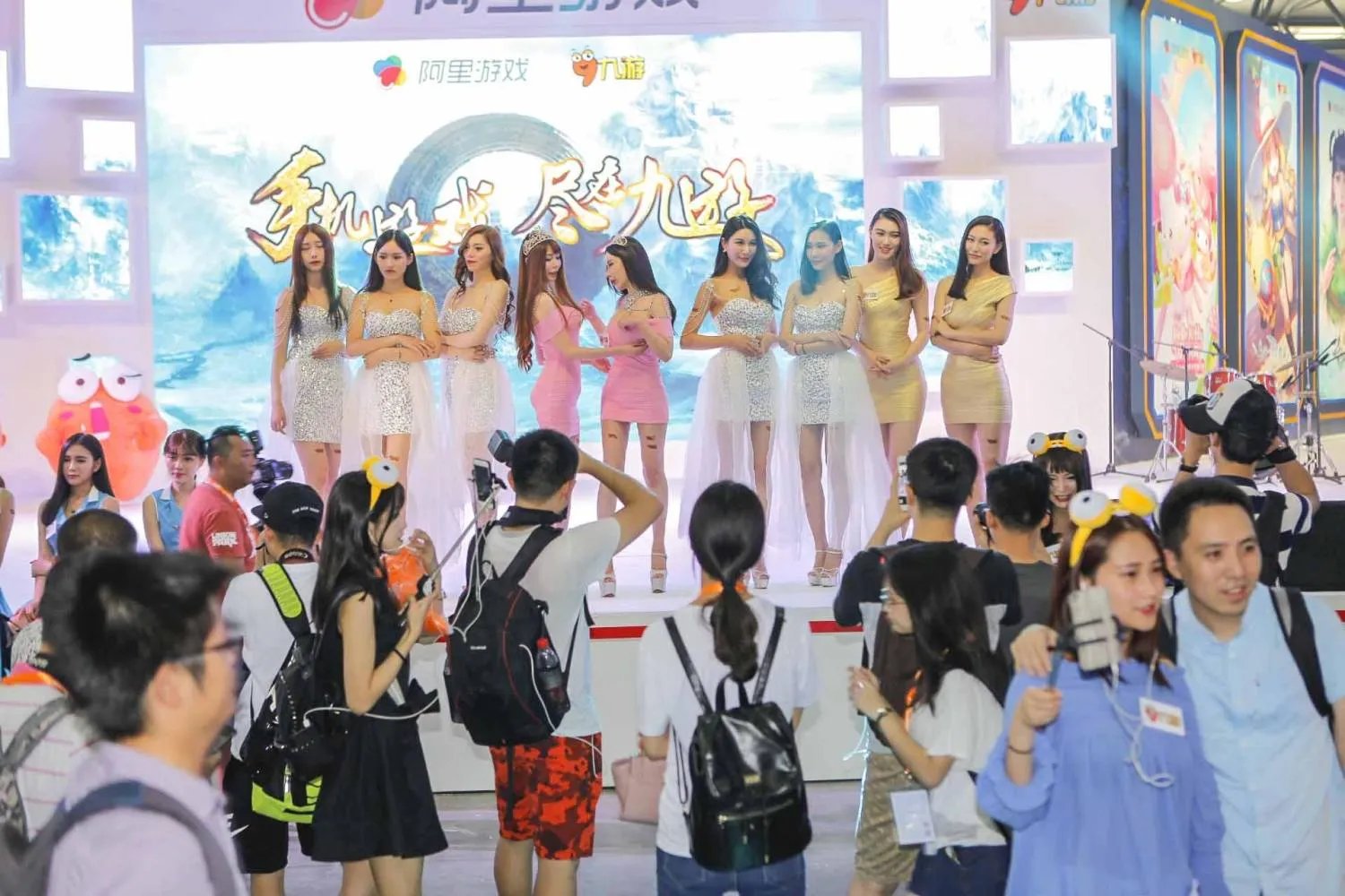 ChinaJoy宅男福利!ShowGirl更衣室背后的秘密