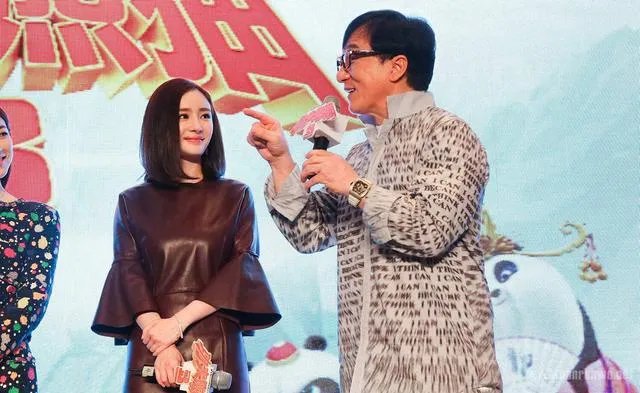成龙发文夸奖杨幂，真的有这件事吗？