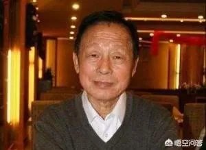 如何看待黄一鹤导演葬礼冷清的事实？