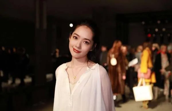 郭碧婷刚出月子，向太就发长文称别计较，疑似劝说女方装傻，合适吗？