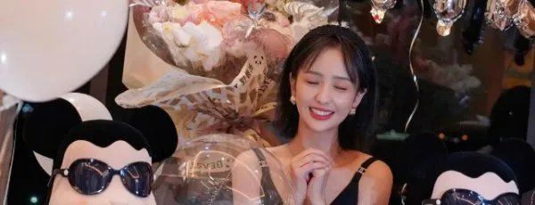 陈思诚连续11年发文为佟丽娅庆生，离婚1年的佟丽娅如今怎么样了？