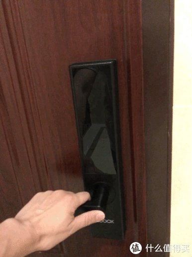 自然舒服的开锁方式，  鹿客智能指纹锁Classic版本