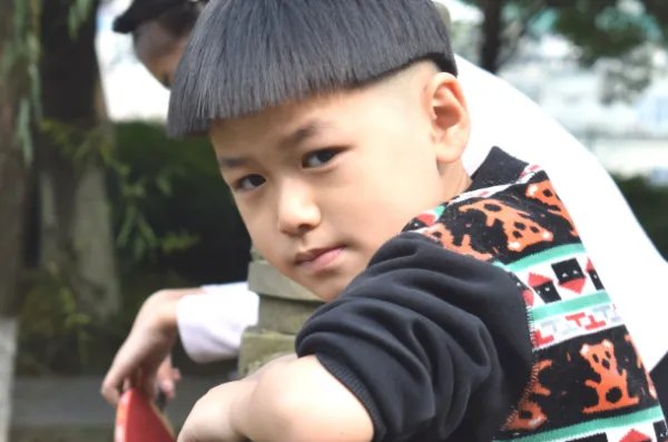 宿迁一男童从五楼坠落，为何竟毫发无损？