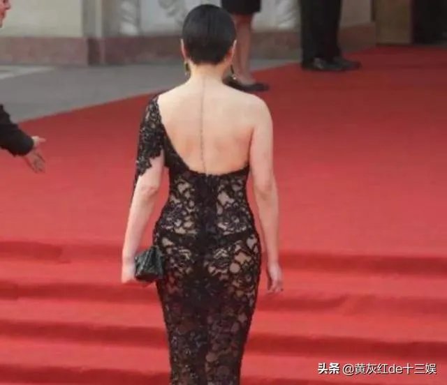 有哪些明星在走红毯时的尴尬事令你捧腹大笑？