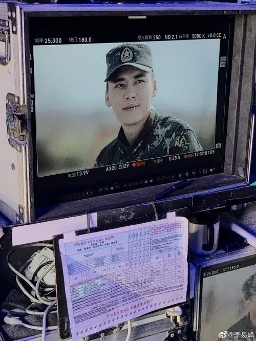 李易峰晒杀青照表不舍 李易峰化身兵哥哥帅气无比