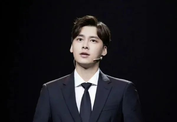 如何看待“早知道找个女朋友就好”的言论，李易峰事件？