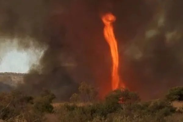 烈焰龙卷风别名“火怪”，这种现象是如何产生的？
