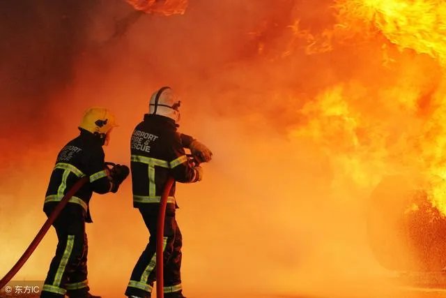 除了像华山栈道绝壁扫雪这样危险的工作外，还有哪些工作比较不安全？