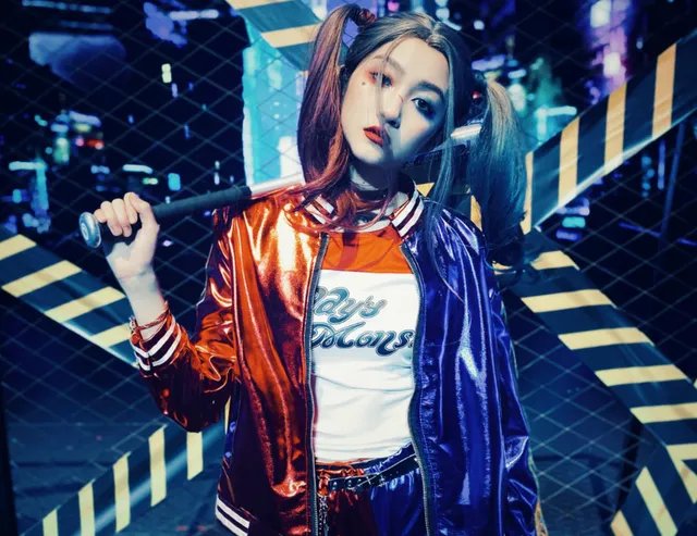 关晓彤晒出的小丑女造型，酷飒的晓彤hold住你了吗？