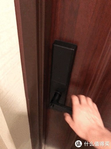 自然舒服的开锁方式，  鹿客智能指纹锁Classic版本