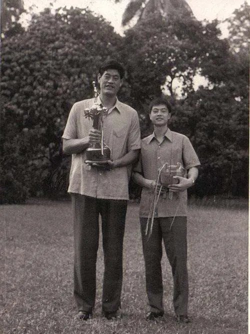 男篮巨人去世十年后，妻子气色变好，儿子1米8不搞体育，他是谁呢？