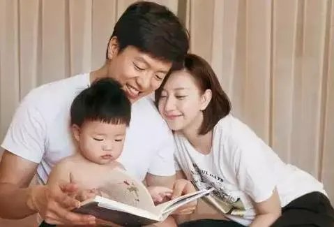 在综艺节目《演员请就位2》中，该怎样评价唐一菲的退赛？