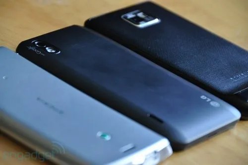 GALAXY S II最薄 3大品牌机皇对比图赏