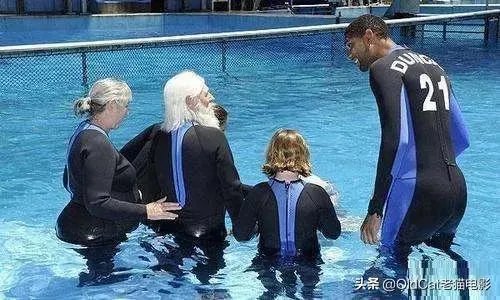 NBA有哪些球星游泳特别厉害？