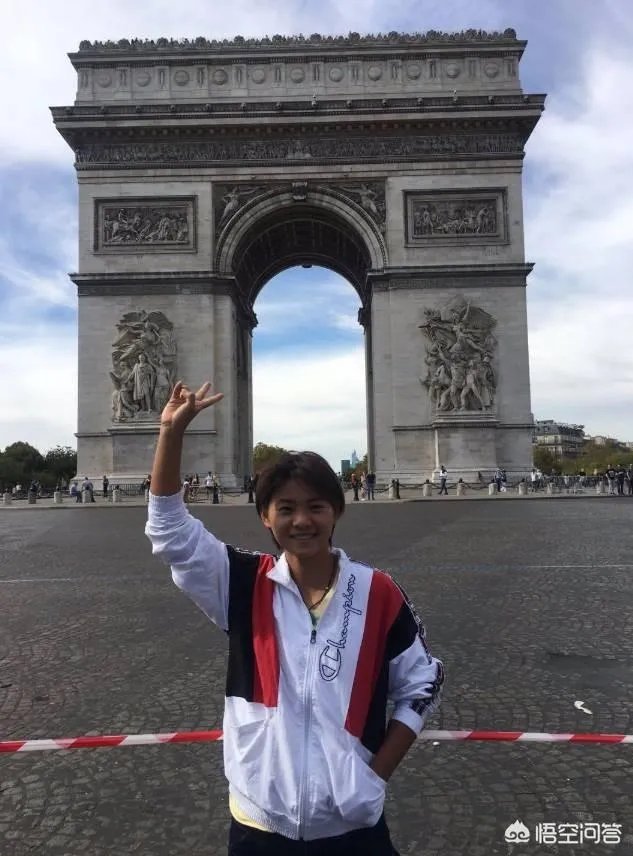 王霜面对新华社专访太谦虚，自认球迷眼中的大巴黎惊艳首秀只是及格水平，你怎么看？