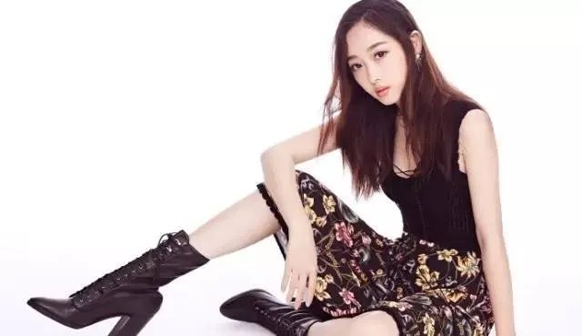 玉体横陈，性感窒息诱惑！林黛玉清纯不再？