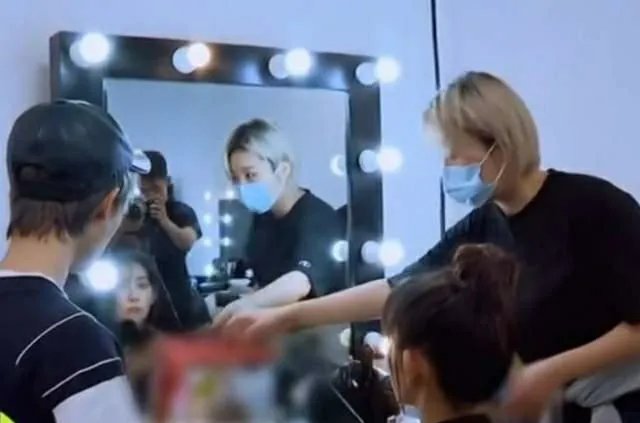 郭敬明骂孟子义网红脸，他自己就整容怎么好意思骂别人？